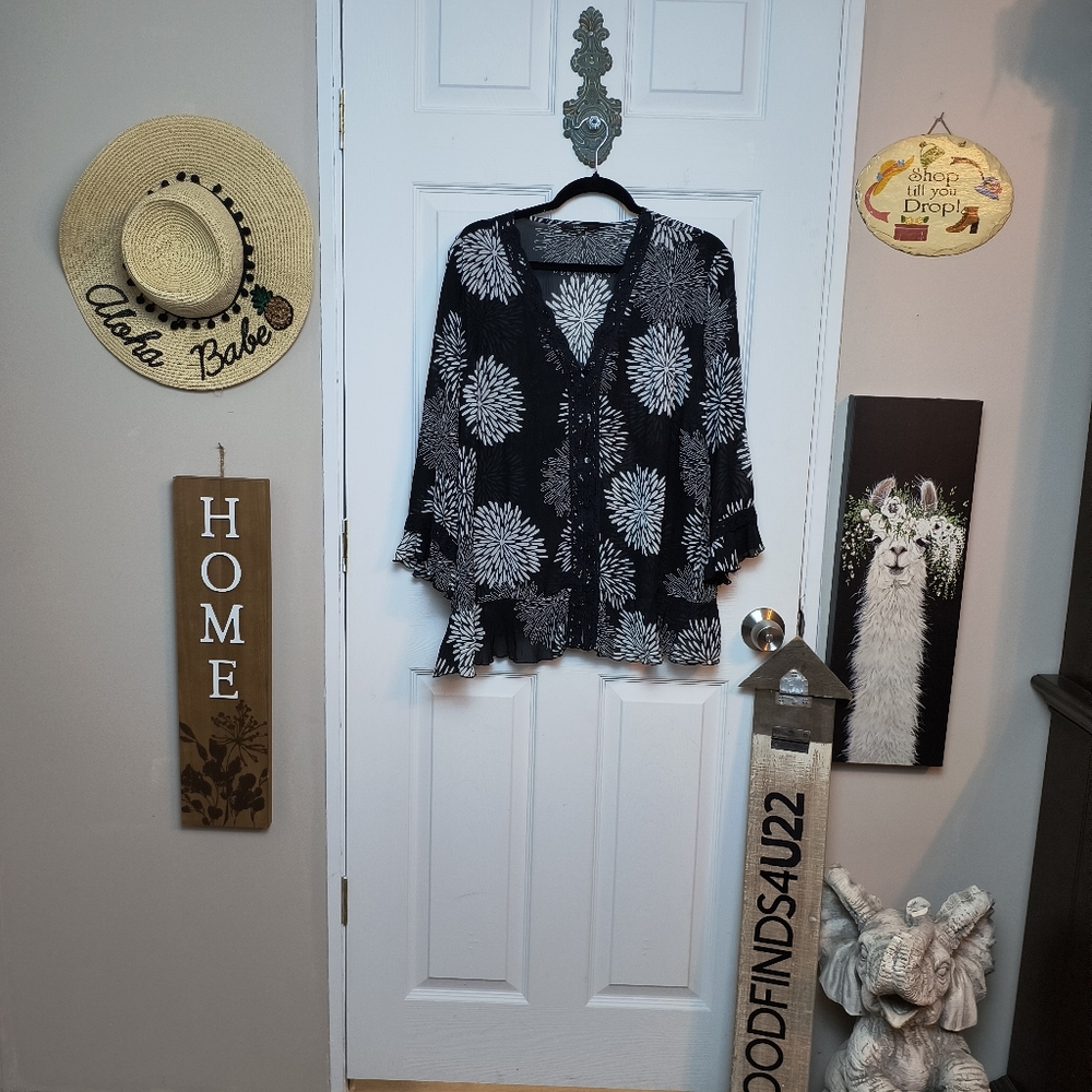 Belissimo New York  Black And White Floral Print Sheer Ruffles Blouse Size 1X